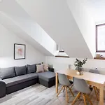 Appartement Elegant 4-guest Retreat Near Old Town Praag