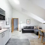 Appartement Elegant 4-guest Retreat Near Old Town