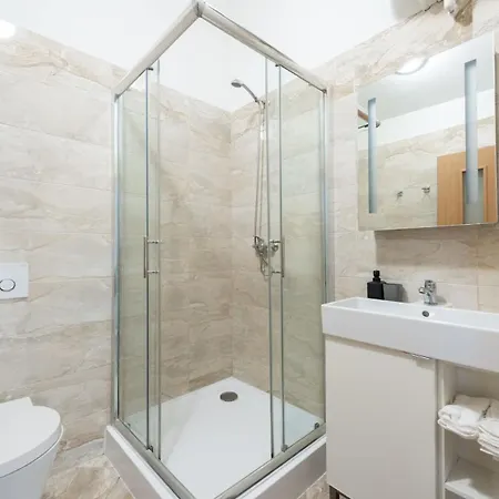 Elegant 4-guest Retreat Near Old Town Daire Prag
