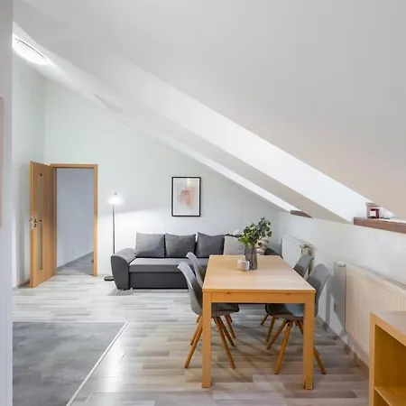 Elegant 4-guest Retreat Near Old Town Lägenhet Prag