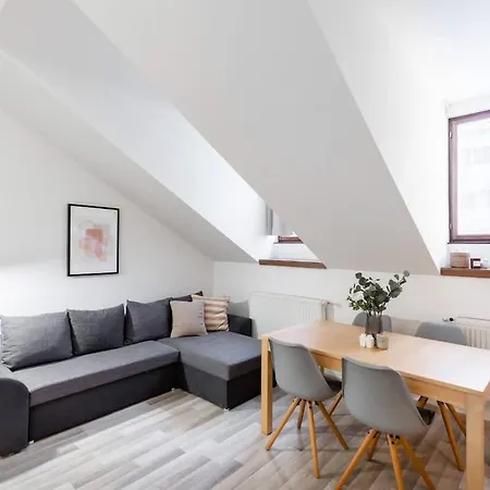 Lägenhet Elegant 4-guest Retreat Near Old Town Prag