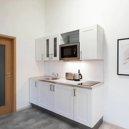 Elegant 4-guest Retreat Near Old Town פראג