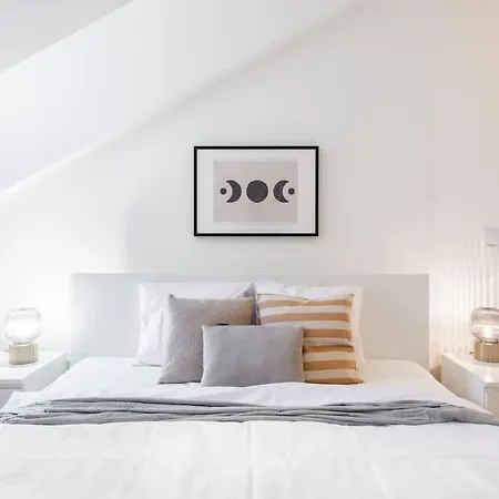 Elegant 4-guest Retreat Near Old Town פראג