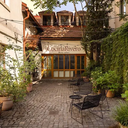 Elegant 4-guest Retreat Near Old Town Appartamento *
