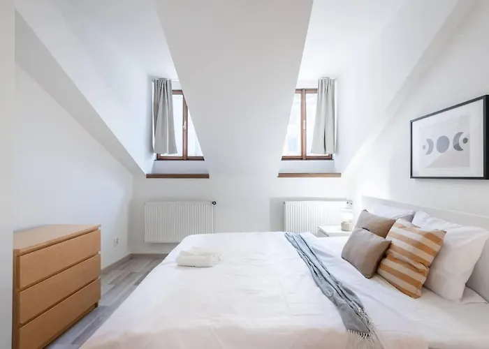 Elegant 4-guest Retreat Near Old Town Appartamento Praga