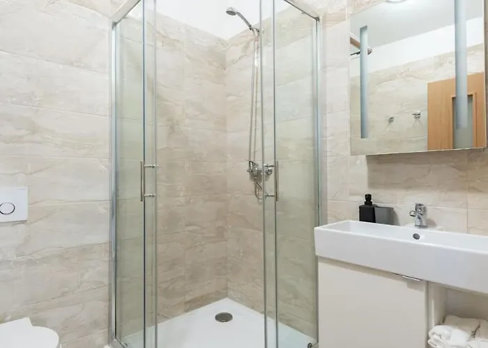 Elegant 4-guest Retreat Near Old Town Appartamento Praga