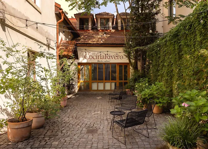 Elegant 4-guest Retreat Near Old Town Appartamento *